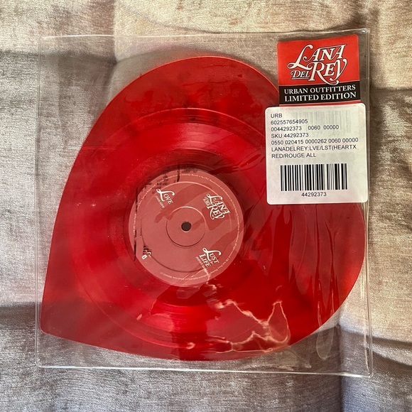 LANA DEL REY Rare Heart Shaped UO Limited Edition Love /  Lust for Life Vinyl - Picture 1 of 8